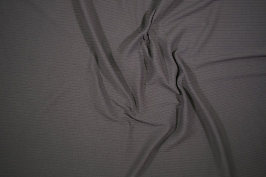 Rip Jersey in Dunkelgrau mit feiner Rippstruktur - Detailaufnahme der Stoffstruktur