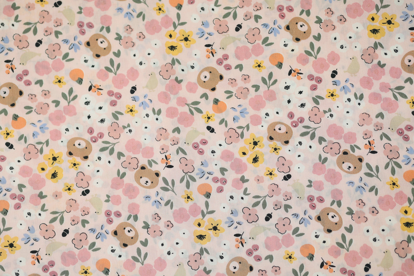 Elastischer Baumwollstoff Waldblumen & Bären – Rosa mit weichem Griff