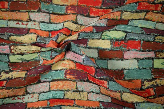Möbelstoff mit Backsteinmauer-Muster in kräftigen Farben für urbanes Wohnambiente