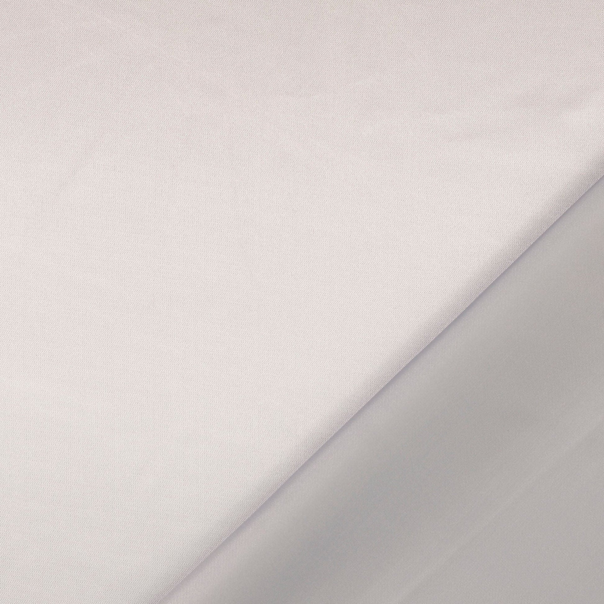 Leichter grauer Satin mit glänzender Oberfläche
