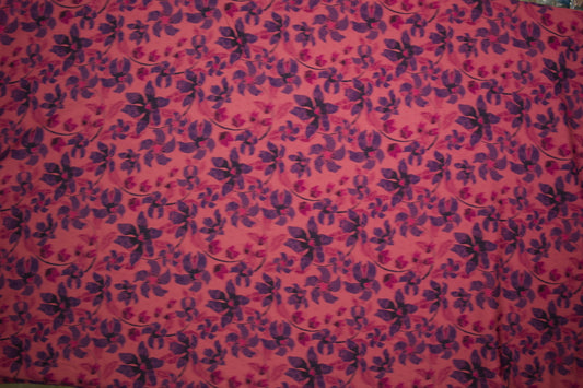 Satin Viskose Stoff mit floralem Muster in Rosa und Lila