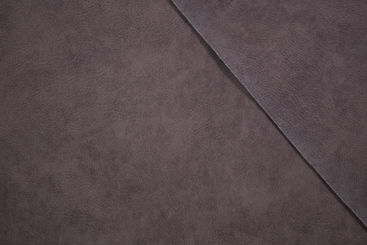 Möbel-Kunstleder in dunklem Taupe – matter Polsterstoff in moderner Lederoptik Detailaufnahme der Stoffstruktur