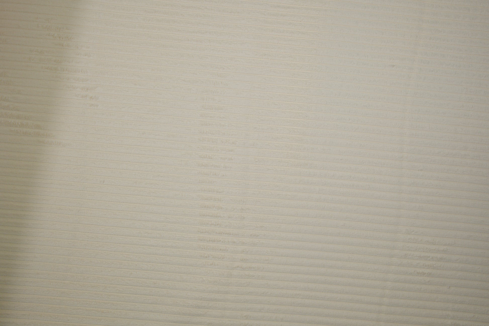 Möbelstoff in Uni-Creme mit glatter, feiner Struktur Detailaufnahme der Stoffstruktur