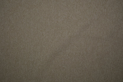 Möbelstoff Bouclé in Sandbeige als Polsterstoff für Sofa und Sessel Detailaufnahme der Stoffstruktur