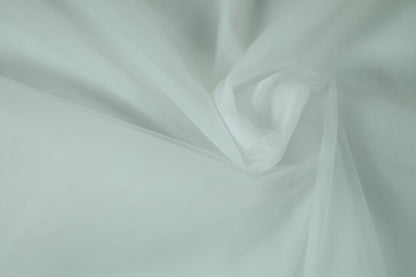 Leichter Tüll in Weiß – ideal für festliche Mode