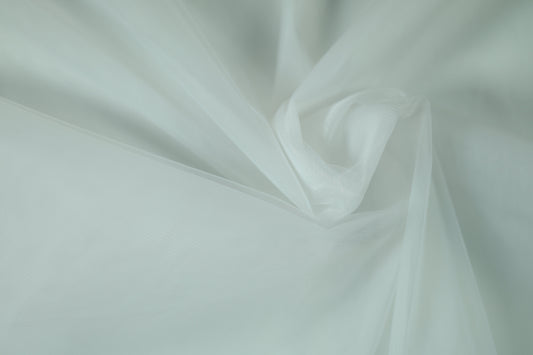 Leichter Tüll in Weiß – ideal für festliche Mode