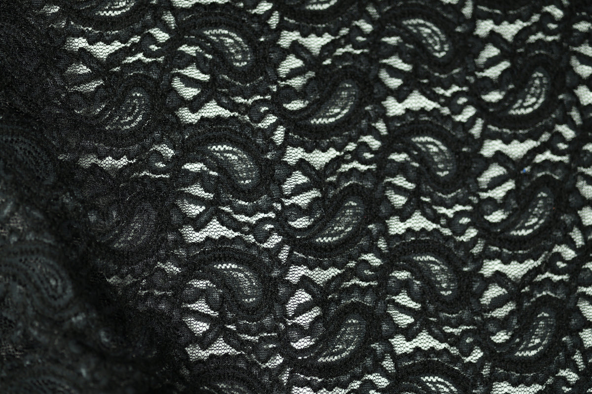 Spitzenstoff in Schwarz – elegant und fein verarbeitet