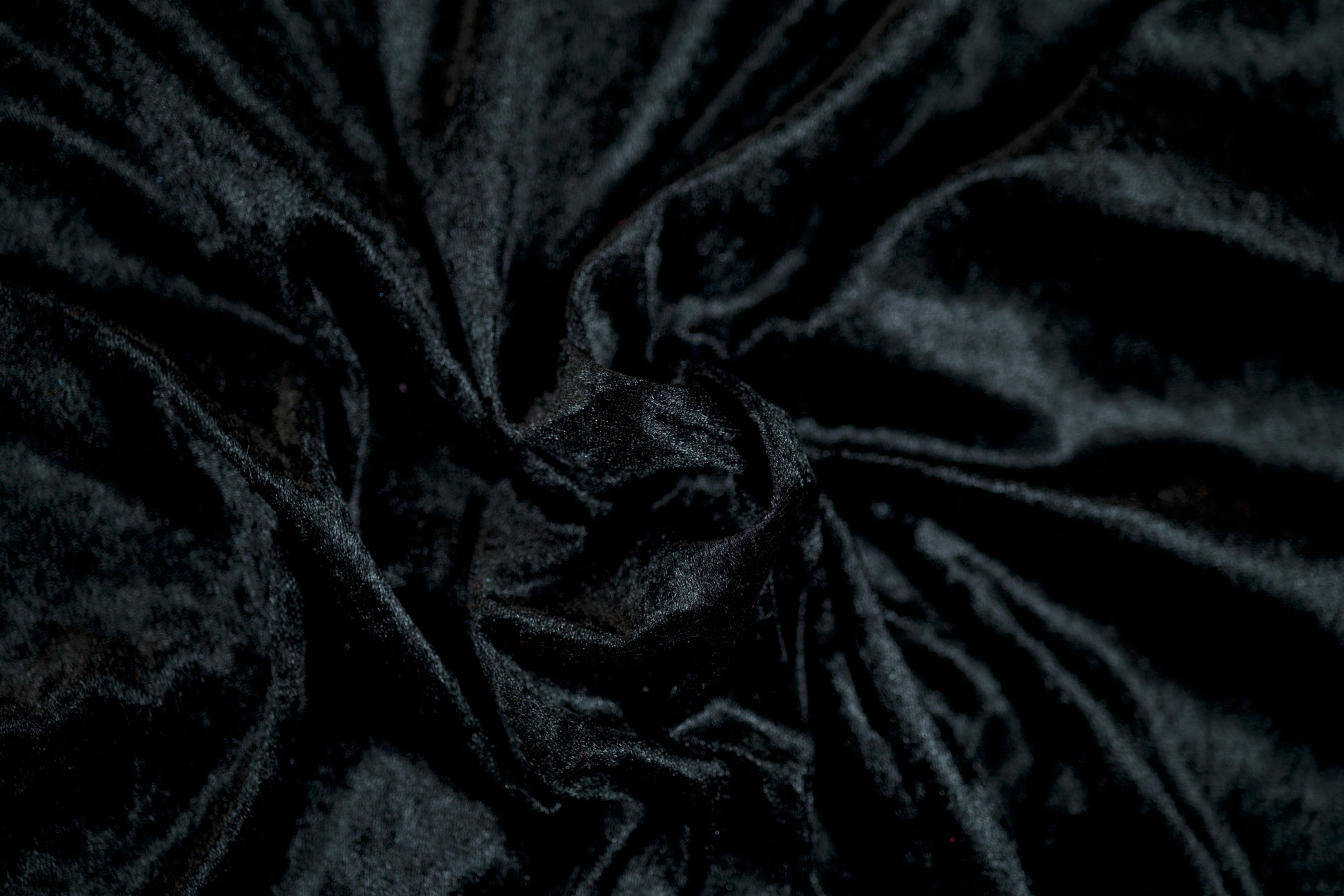 Eleganter Samtstoff in Schwarz – 140cm breit
