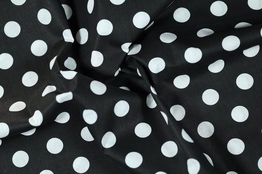 Eleganter Stoff mit Punktmuster – Schwarz-Weiß-Design