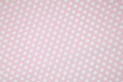 Zartrosafarbener Punktestoff – ideal für Babykleidung und Accessoires
