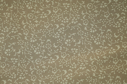 Baumwollstretch – Beige mit romantischem Blütenmuster – angenehm, flexibel und hochwertig verarbeitet