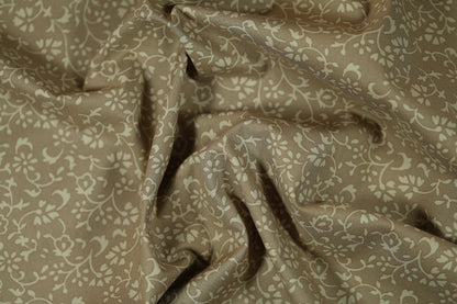 Baumwollstretch – Beige mit romantischem Blütenmuster – ideal für Mode, Accessoires & Dekoration