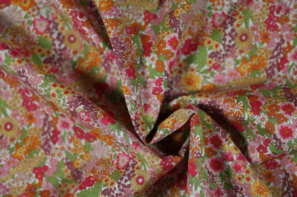 Hochwertiger Baumwoll Stretch – lebendige Blumen auf weichem Stoff