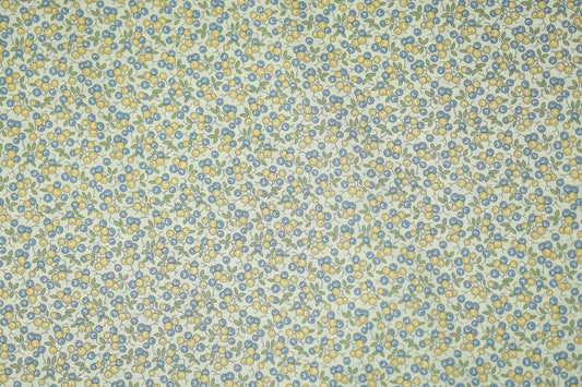 Floraler Baumwoll-Stretchstoff in Blaubeere & Zitrone – ideal für Bekleidung und kreative Projekte