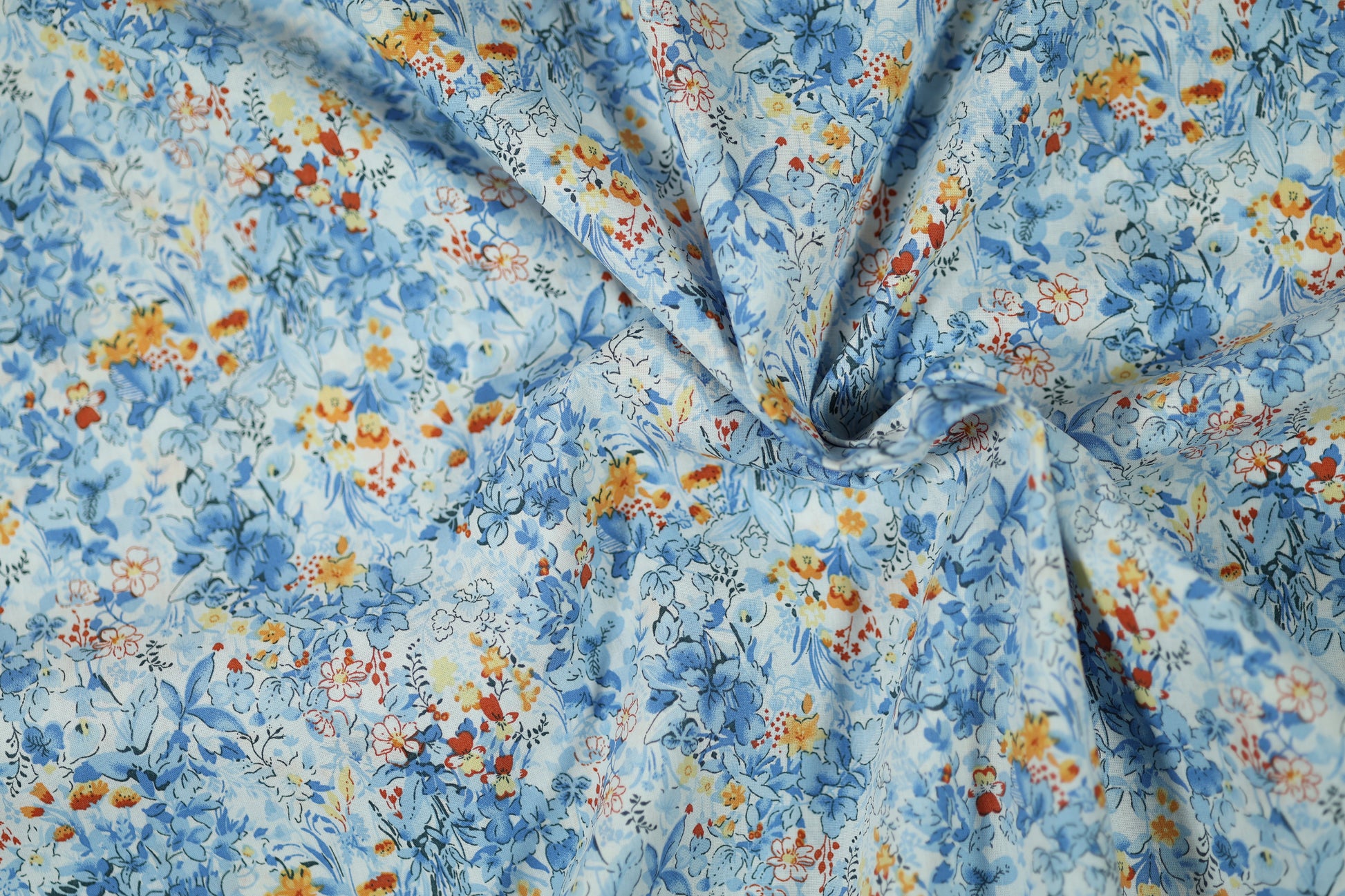Hochwertiger Stretchstoff mit Blumenmuster in Himmelblau mit Orange – perfekt für Nähen und Design