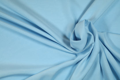 Leichter Viskosestoff in Himmelblau – ideal für luftige Sommermode oder kreative DIY-Projekte