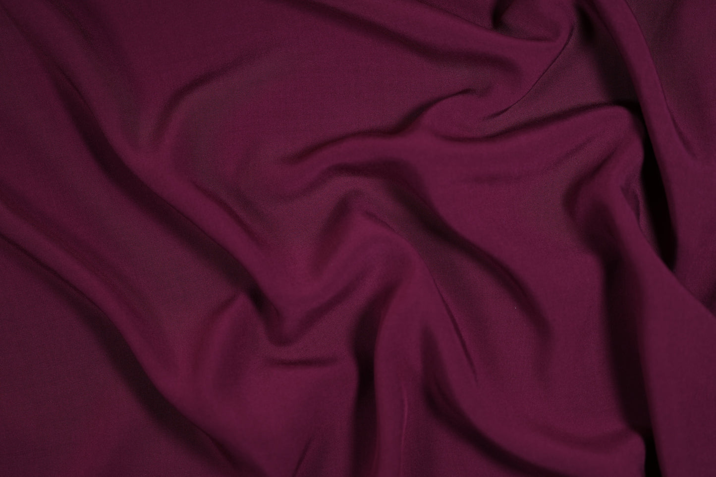 Leichter Viskosestoff in Aubergine – ideal für Kleider und Blusen