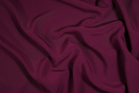Leichter Viskosestoff in Aubergine – ideal für Kleider und Blusen