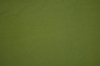 Detailaufnahme: elastischer Baumwolljersey in Olivgrün