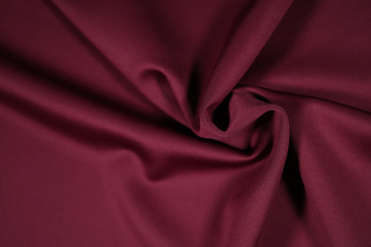 Scuba Stretch Stoff in edlem dunklem Bordeaux mit glatter Textur – ideal für Abendmode