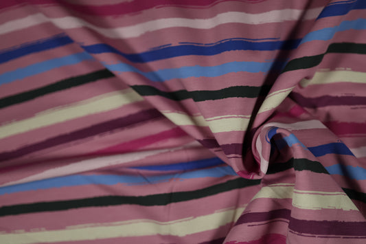 Moderner Baumwollstoff mit Streifen in Rosa, Blau und Schwarz.