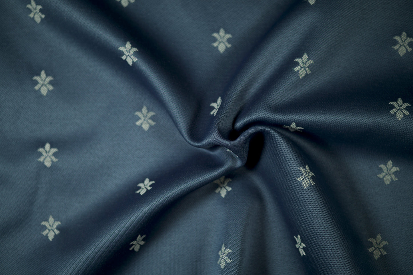 Klassik Jacquard – Marineblau mit Ranken – hochwertiger Polsterstoff ideal für Vorhänge und Sessel