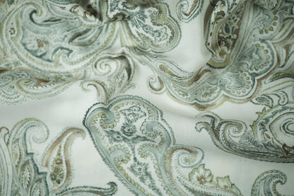 Paisley Dekostoff – Naturweiß & Salbeigrün – robuster Dekostoff für Wohnaccessoires und Möbelbezüge