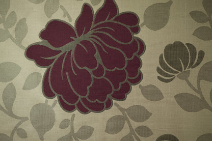 Beiger Vorhangstoff mit floralem Design in Bordeaux