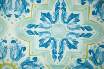 Mediterraner Vorhangstoff mit Ornamentmuster in Himmelblau und Mintgrün – frisch und stilvoll