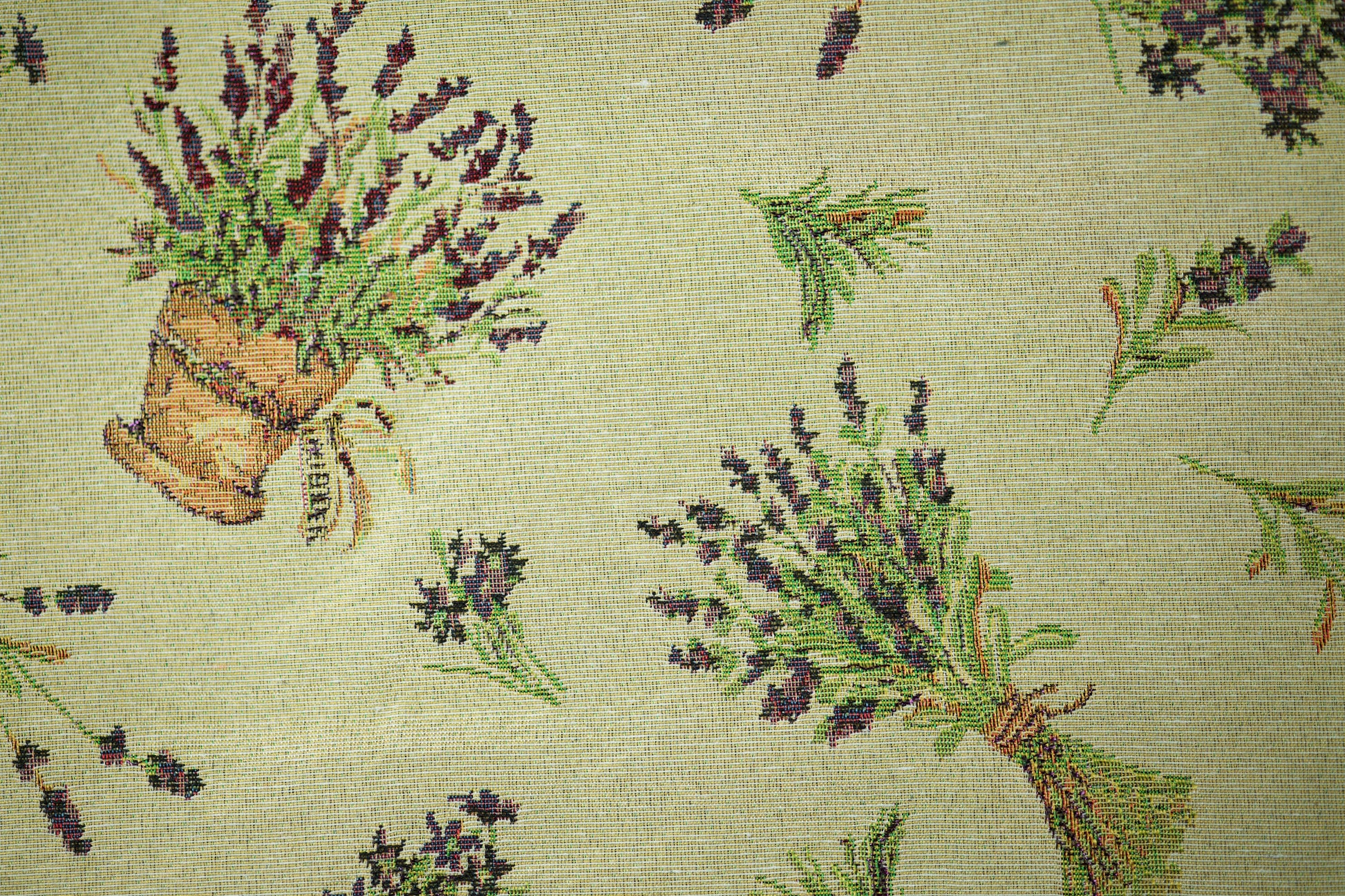 Robuster Möbelstoff mit Muster: Lavendelmotiv mit Krug