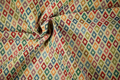 Möbelstoff mit kleinen bunten Rauten in Multicolor – modern & markant