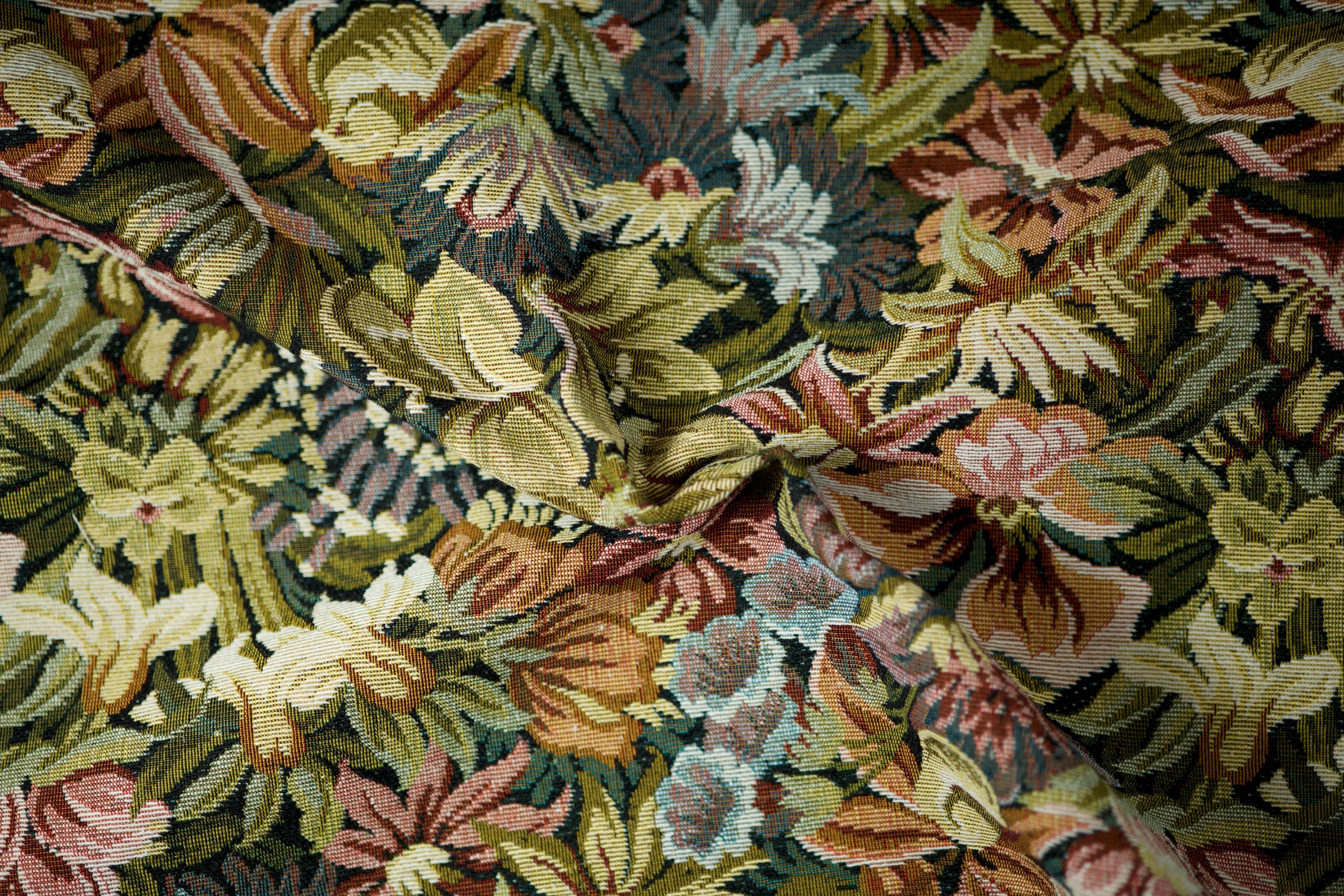 Detailansicht von Möbelstoff – Tropisches Blumenmuster – fein gewebt