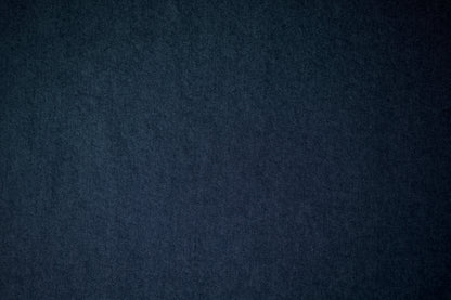 Denimstoff in Jeansblau, ideal für robuste Kleidung