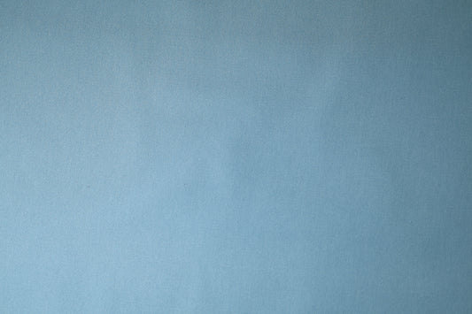 Detailansicht vom Denimstoff Hellblau mit feiner Struktur