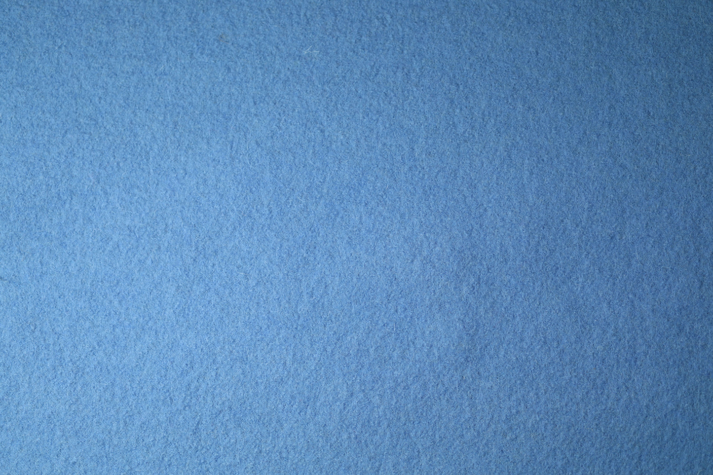 Hellblauer Wollstoff – sanft und stilvoll für Jacken
