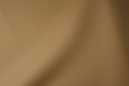 Pflegeleichter Lederstoff in Camel