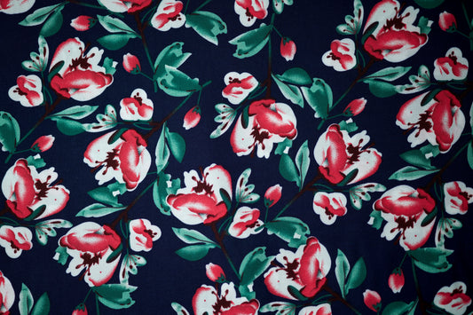 Viskosestoff mit Kirschblüten auf navyblauem Untergrund
