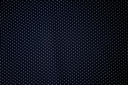 Leichter Viskosestoff mit Punkte in Schwarz (fein gestreut) – ideal für Sommerkleider