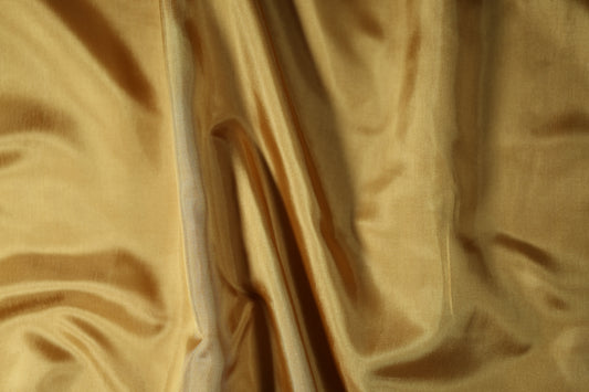 Futtertaft in Goldbraun mit edlem Glanz