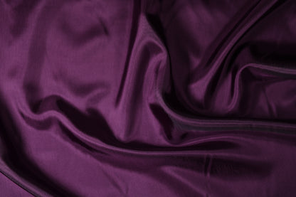 Bordeauxfarbener Futtertaft glänzend