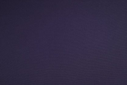 Polyester Panama Stoff in Dunkelviolett – Nahaufnahme der Stoffstruktur und Farbe