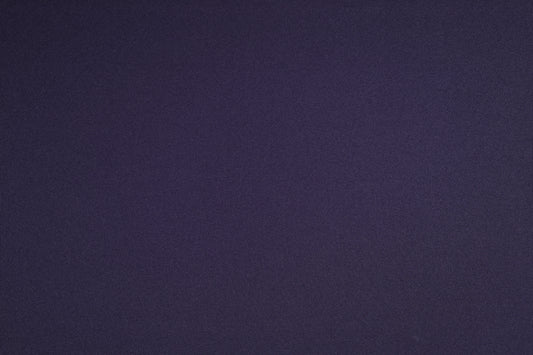 Polyester Panama Stoff in Dunkelviolett – Nahaufnahme der Stoffstruktur und Farbe