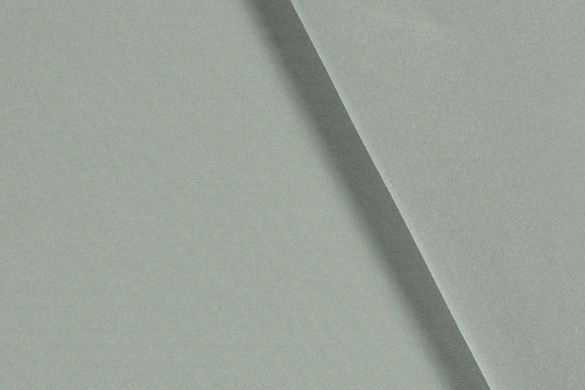 Detailaufnahme Polyester Stoff salbeigrün Uni feine Struktur matt