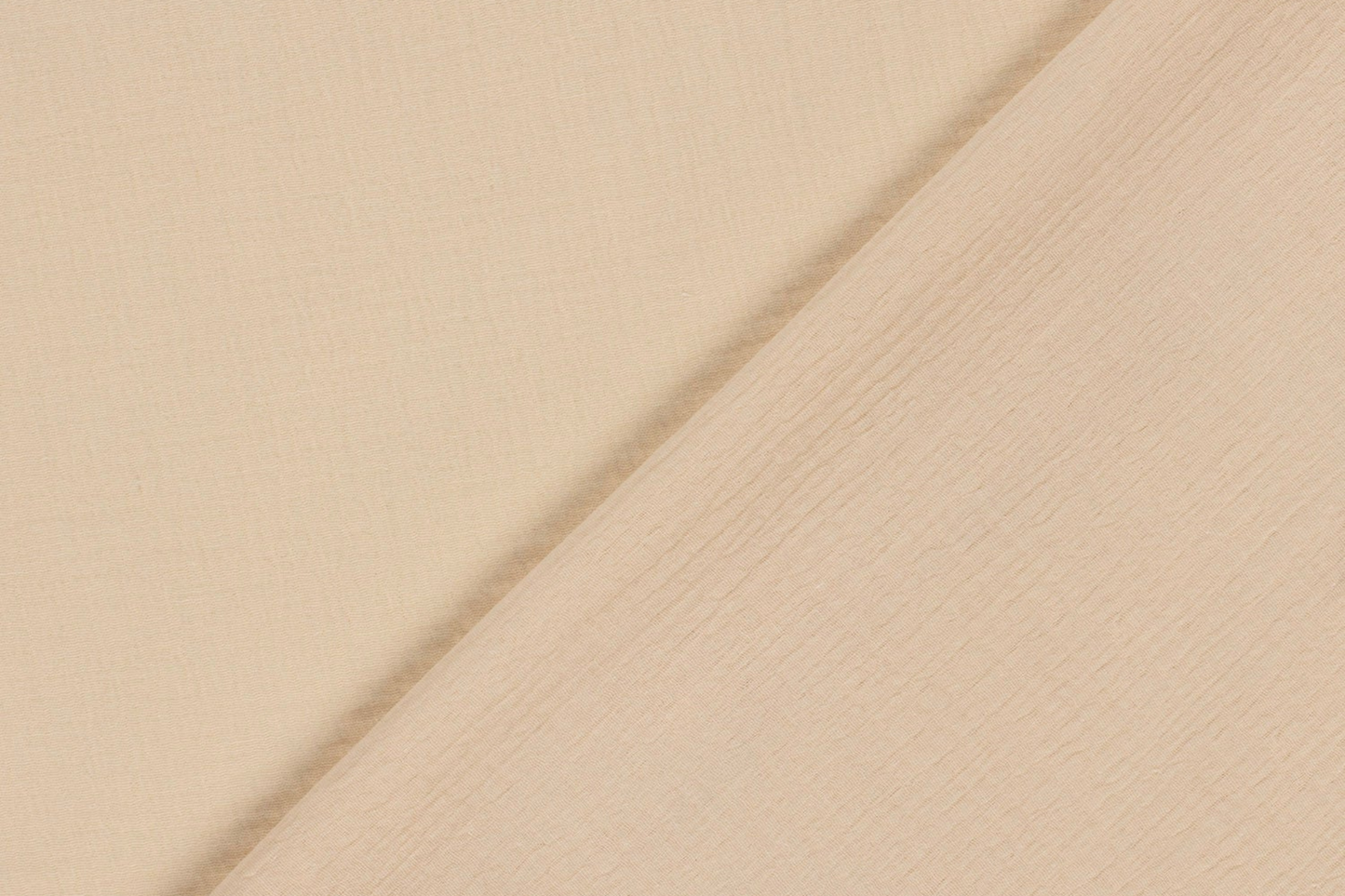 Detailaufnahme Musselin Stoff beige mit typischer gekreppter Struktur