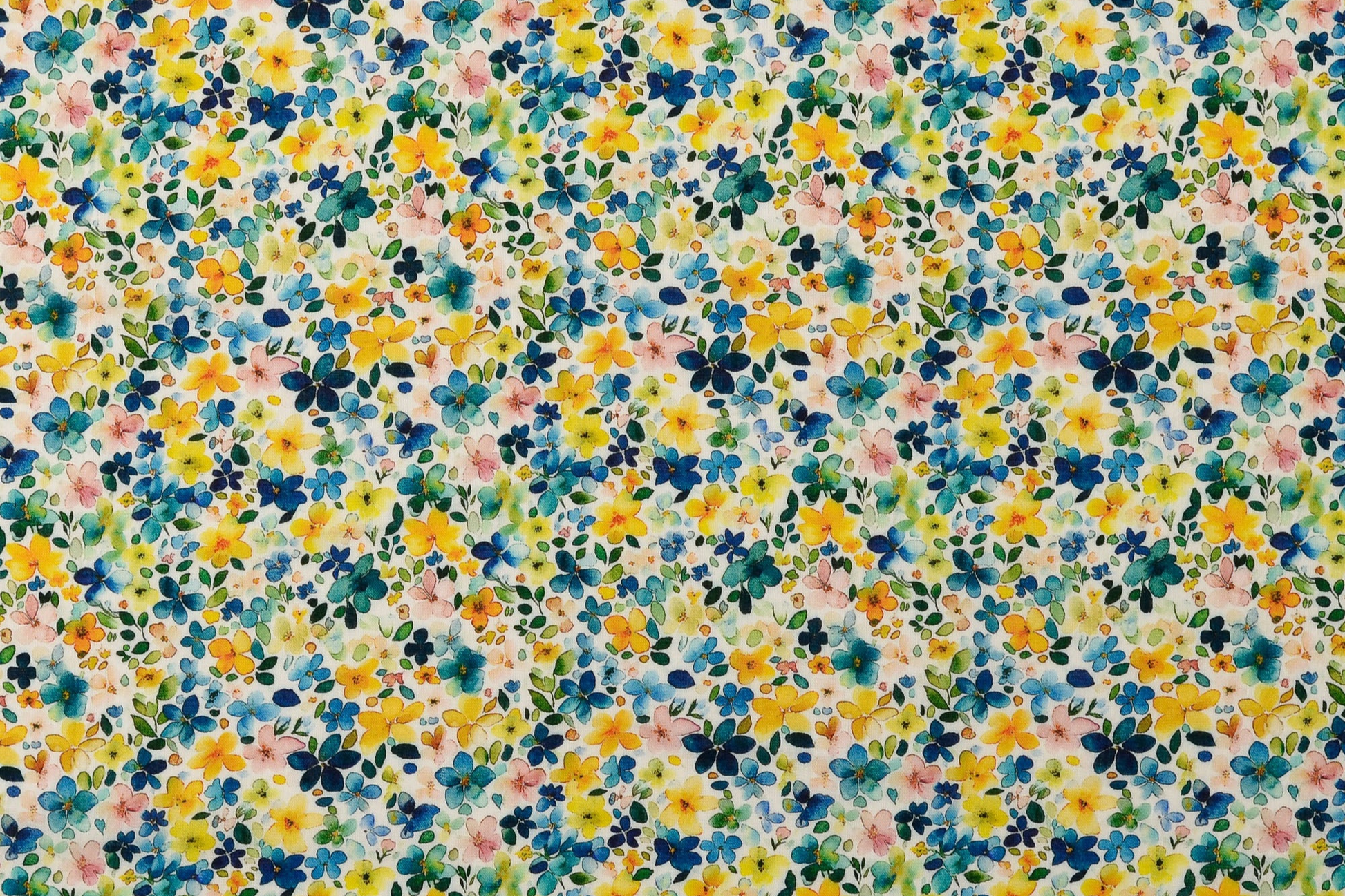 Floraler Voile Stoff mehrfarbig mit feinem digitalem Druck in Blau Gelb und Grün
