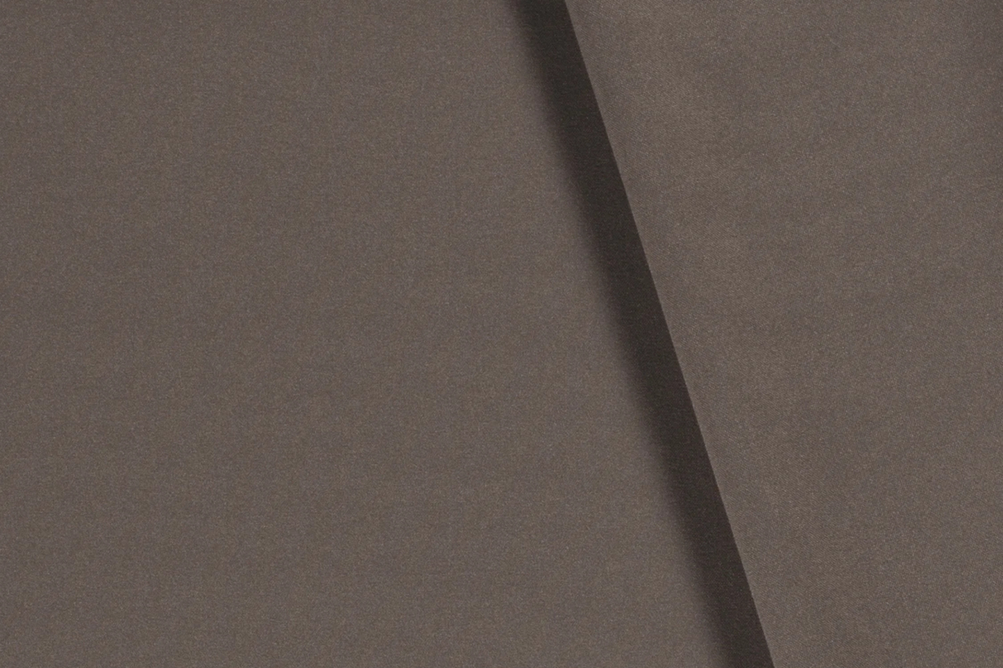 Graubrauner Uni Stoff aus Polyester mit matter Oberfläche Stoffeya