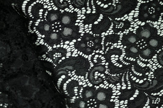 Spitzenstoff in Schwarz – elegant und fein verarbeitet